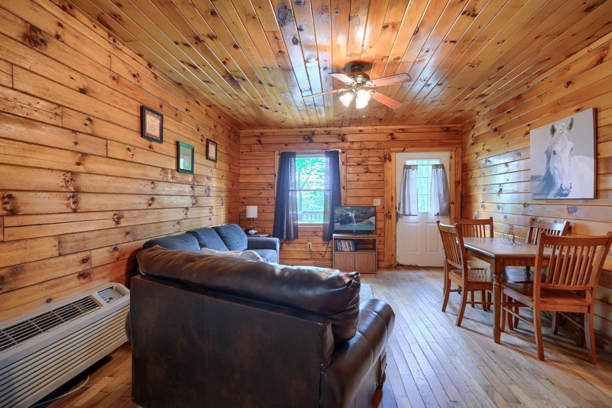 Blue Rose Cabins - Pine Ridge Cabin لوغان المظهر الخارجي الصورة