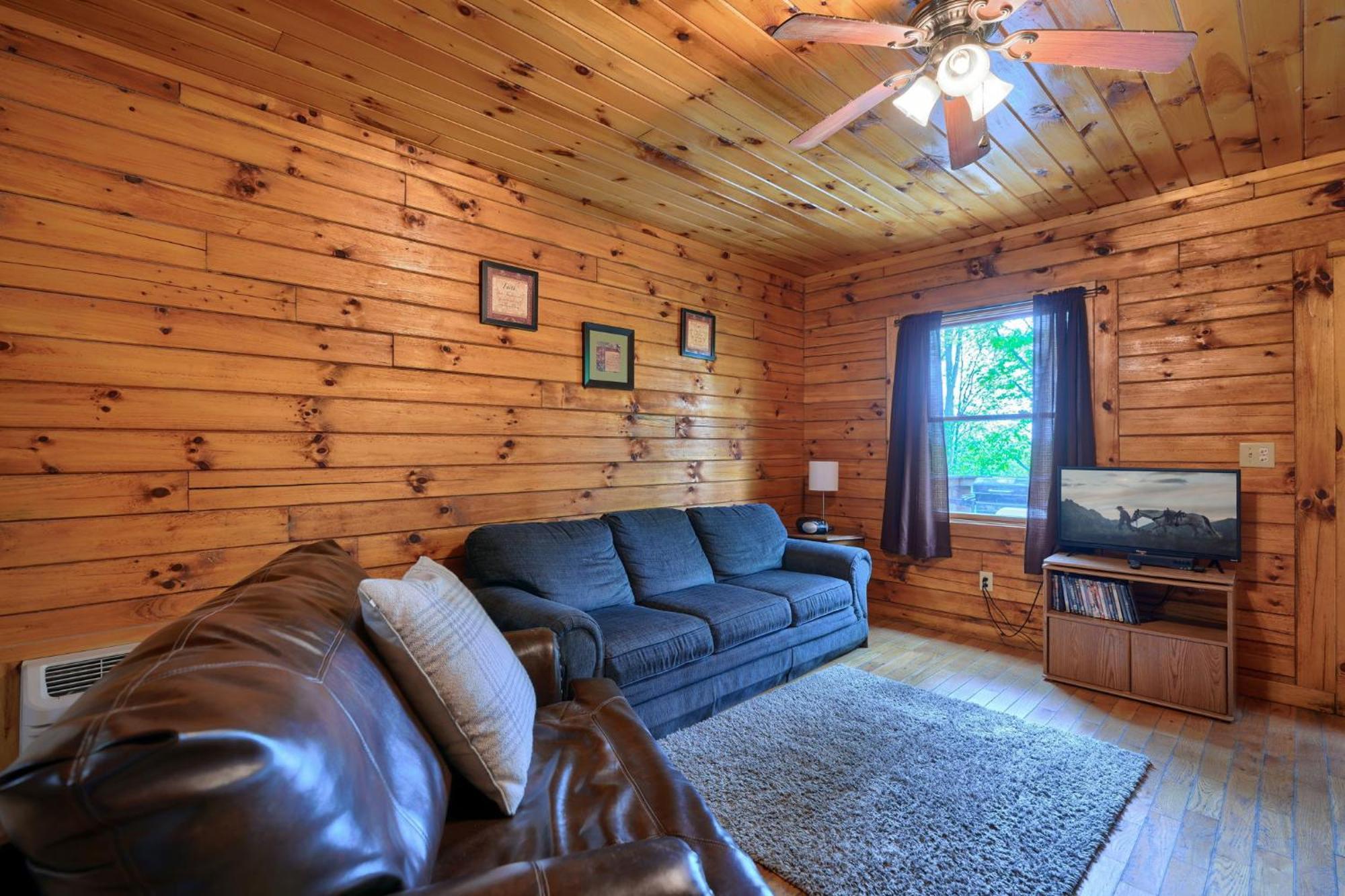 Blue Rose Cabins - Pine Ridge Cabin لوغان المظهر الخارجي الصورة