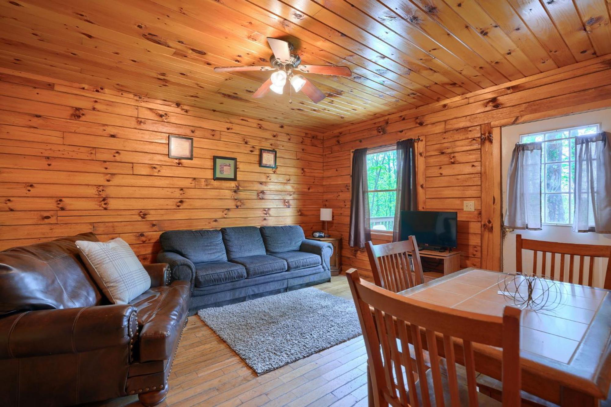 Blue Rose Cabins - Pine Ridge Cabin لوغان المظهر الخارجي الصورة